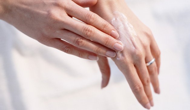 Preventing Hand Wrinkles: Expert Tips for Youthful Smooth Hands